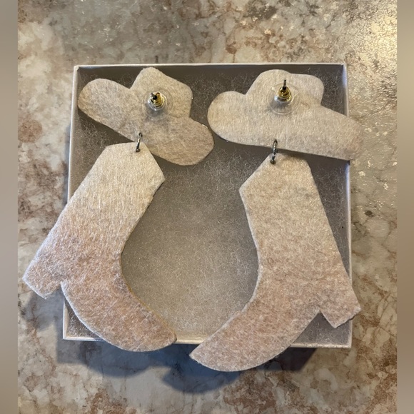 Cowboy boots beaded earrings, never worn - Picture 3 of 3